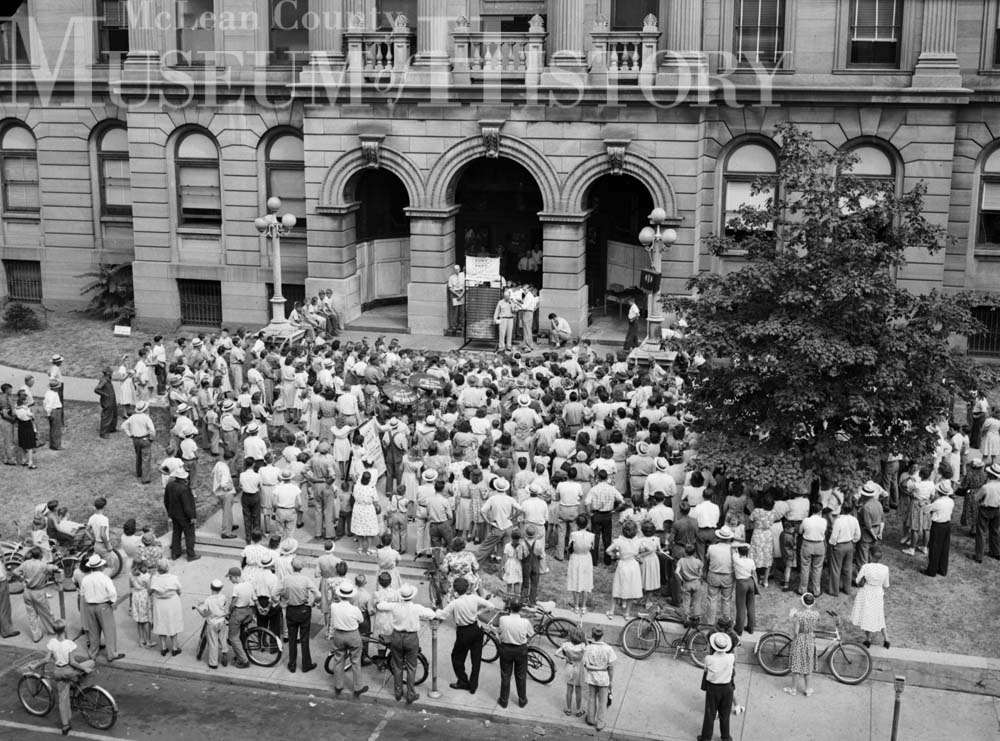 Pony giveaway gathering, 1947.